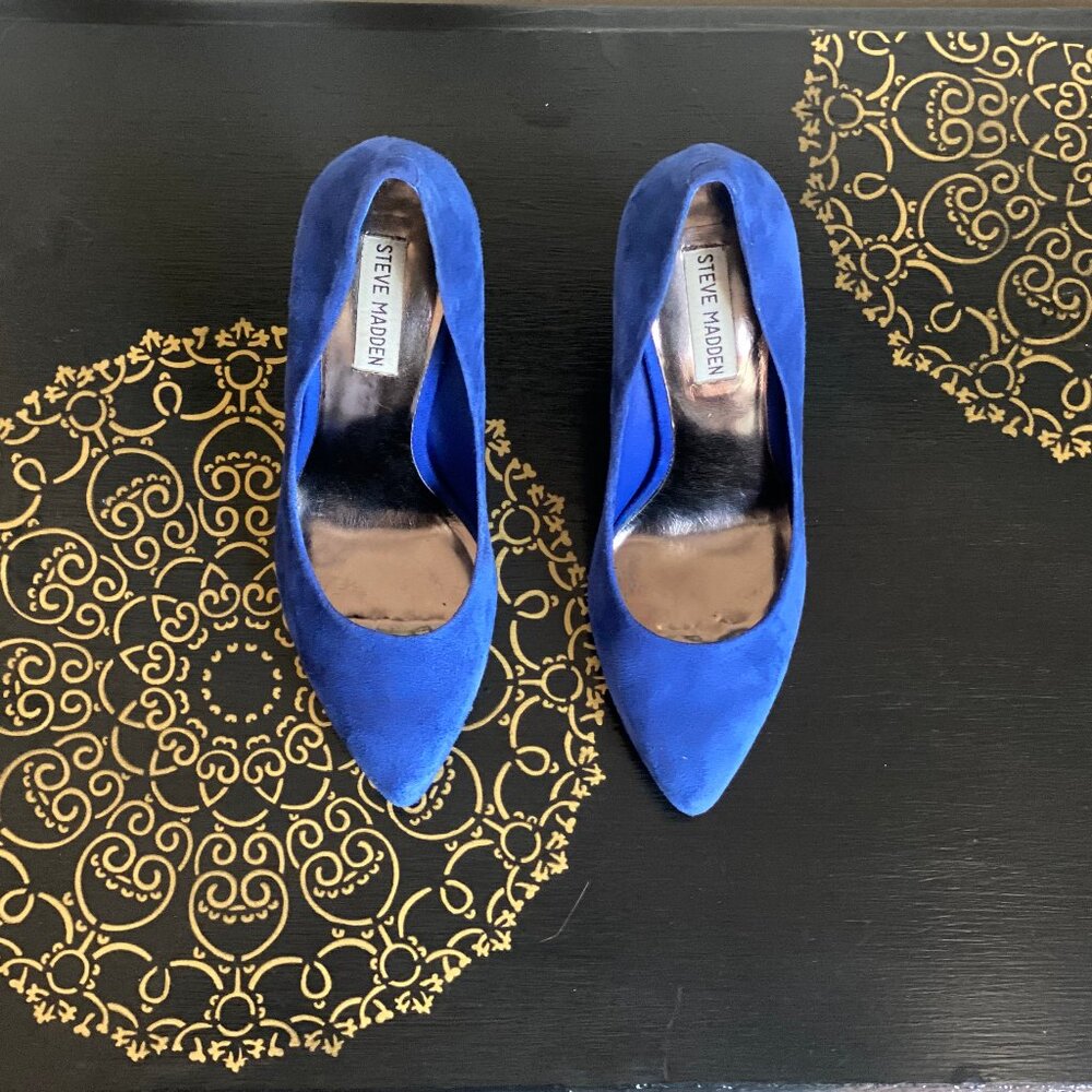 Steve Madden Cobalt Suede Pumps, size 8